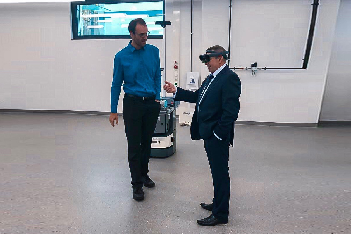 Virtual reality headset is used to see the future laboratory equipment