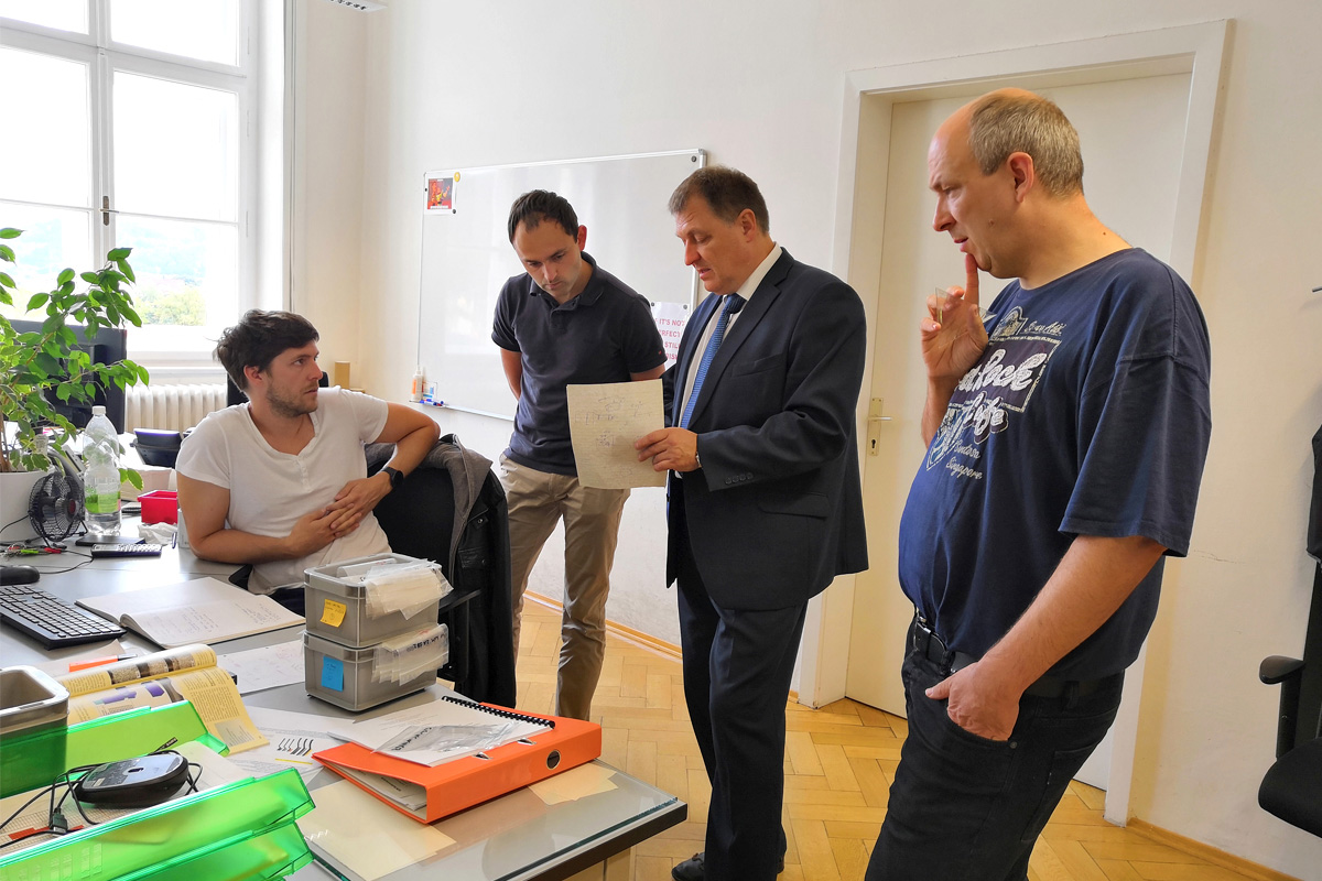 Professor of SPbPU Vladimir POLYANSKIY and Assoc.Prof. of MU Leoben Dipl.-Ing. Dr.mont. Michael STOSCHKA together with PhD students of an Austrian university in discussing the testing of samples