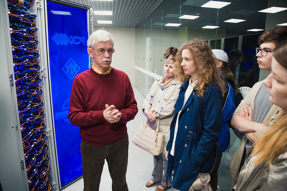 Polytech Inside: the School-Leavers Had an Excursion Around the Supercomputer Center Polytechnic