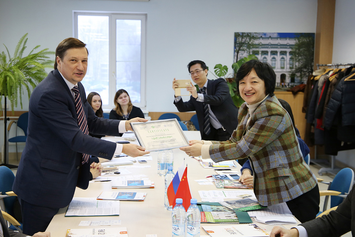 Xi'an Jiaotong University cordially congratulated its Russian partner 