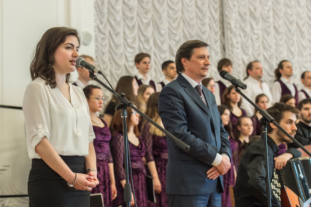 Russian Kalinka and German  Karmina Burana Sounded at the Meeting of Friends in the White Hall