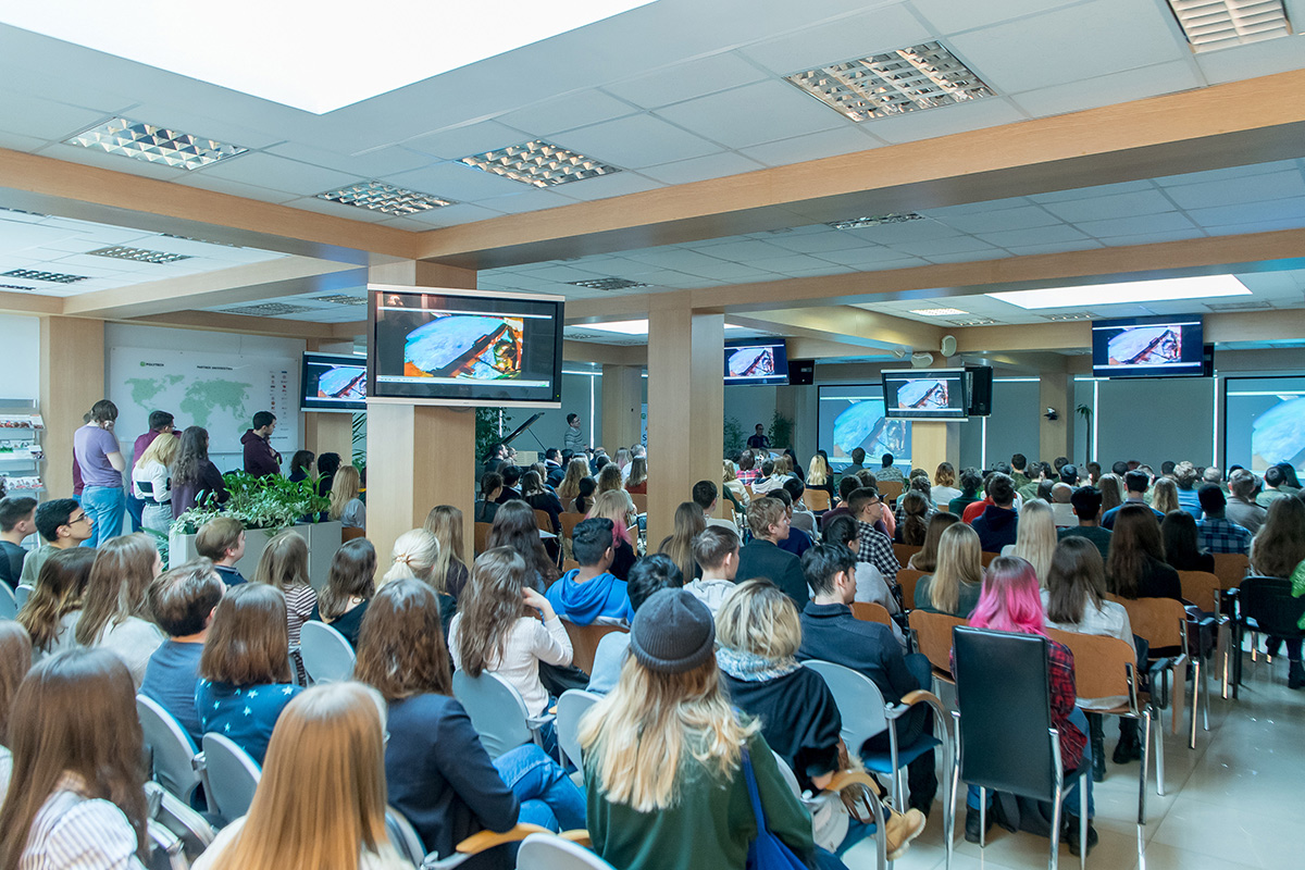 At the lecture of NASA astronaut Joseph Acaba the conference hall was packed 