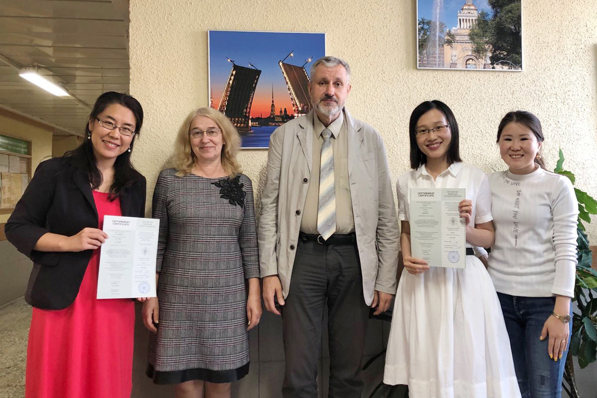 Teachers of the Shanghai College of Foreign Languages finished their studies at SPbPU 