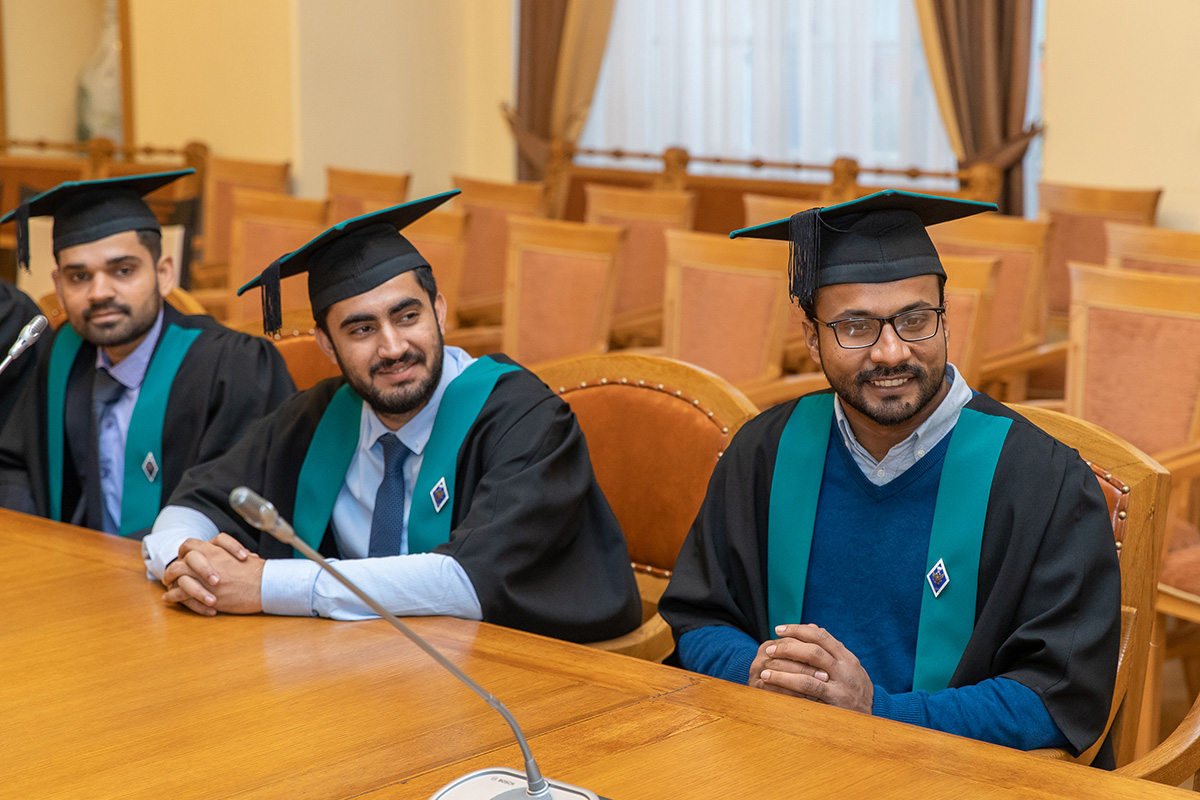 Rector of SPbPU, Academician of the Russian Academy of Sciences Andrei RUDSKOI addressed the students with words of farewell and wishes of new victories and achievements 