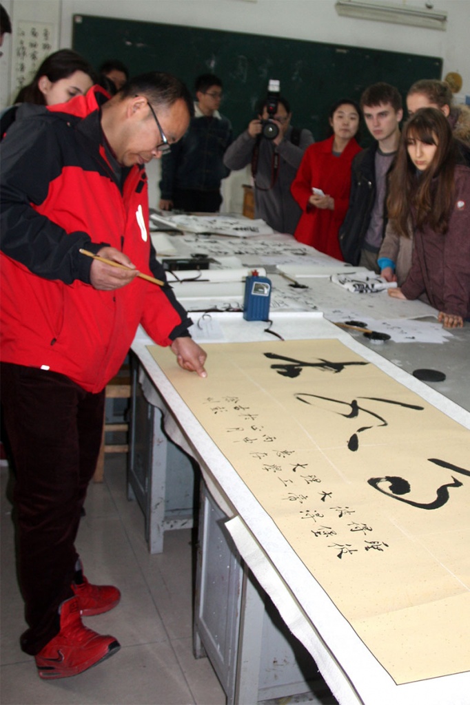 Calligraphy Class for SPbPU Students in Jiangsu Normal University