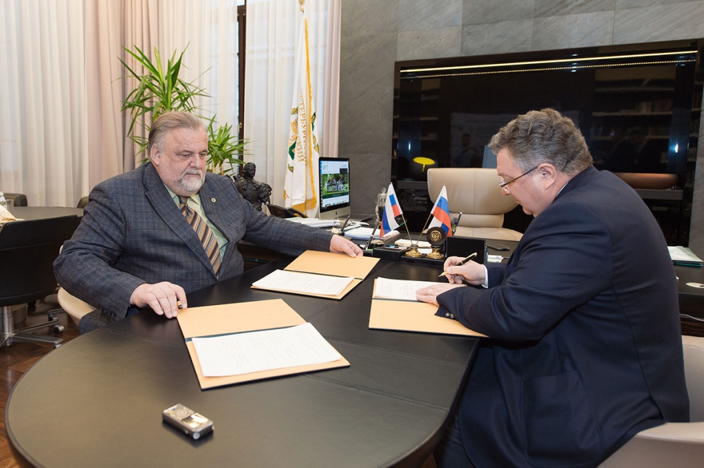 Rector of SPbPU A.I. Rudskoy and General Director of VIAM E.N. Kablov Signed an Agreement on R&D Consortium 