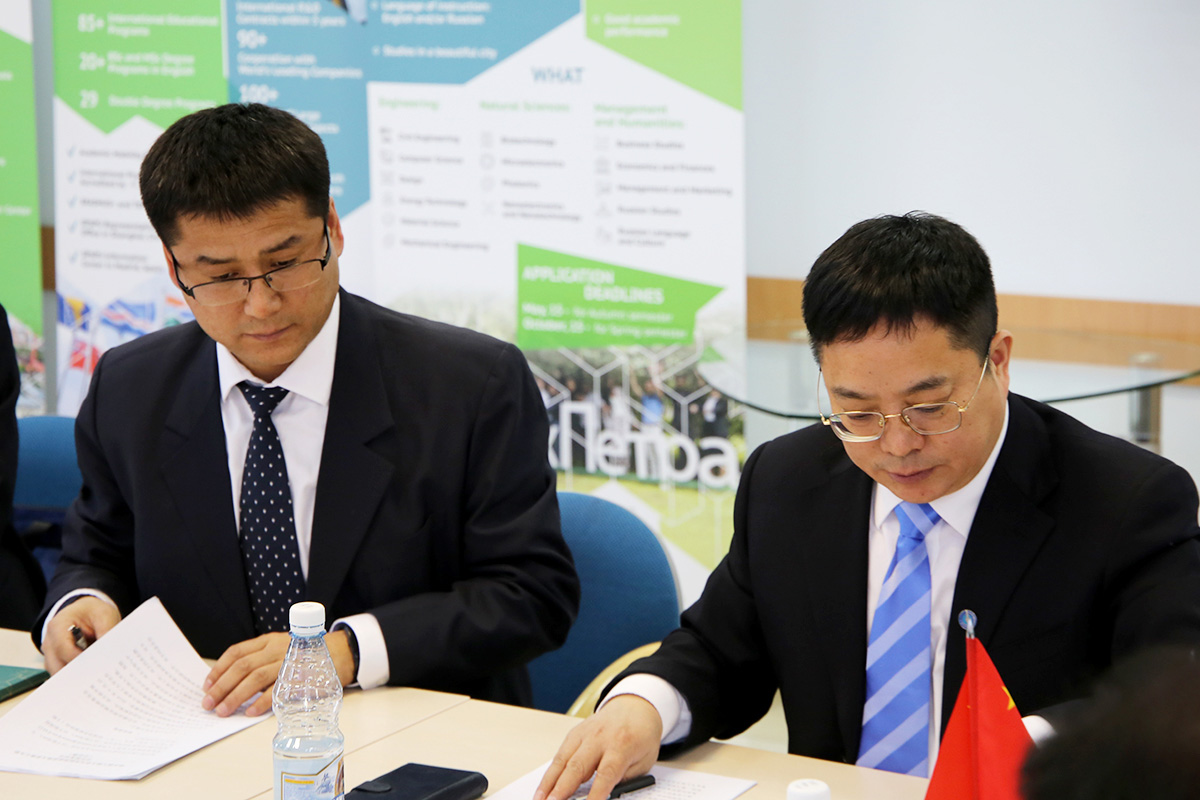 Negotiations with colleagues from Harbin Engineering University were taking place at the SPbPU Resource Center