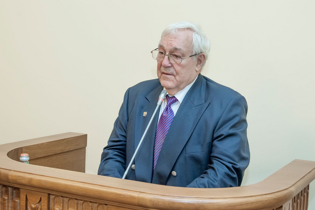 Yu.V. Gulyaev, Academician of the Russian Academy of Sciences, is an Honorary Doctor of SPbPU