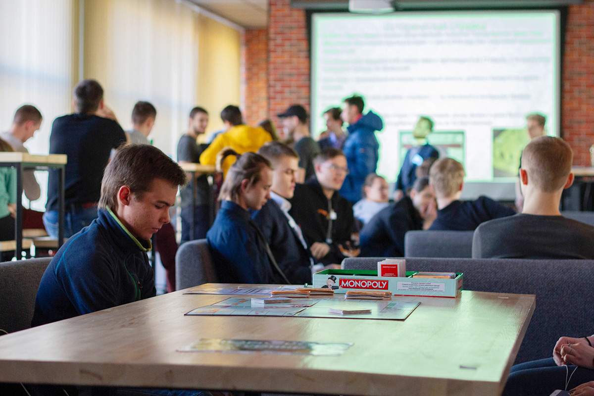 Last spring, a monopoly tournament was held at the PolyUnion club site 