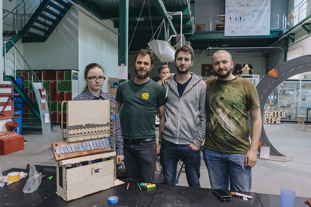 Four horizons: International Fablab School breaks up