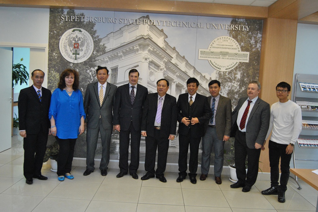 Representatives of Le Quy Don Vietnamese State Technical University Visited SPbPU