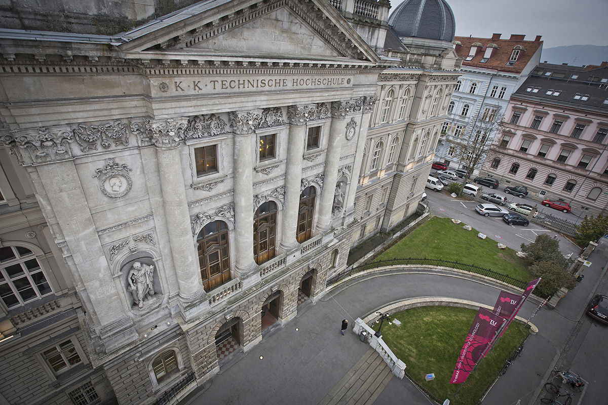 The building of the Graz University of Technology. Photo – © Lunghammer - TU Graz