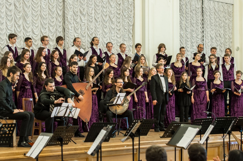 Russian Kalinka and German  Karmina Burana Sounded at the Meeting of Friends in the White Hall