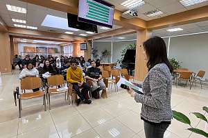 More than a hundred international students took part in a career guidance meeting